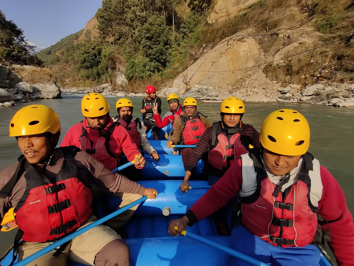 कालीगण्डकी नदीमा र्याफ्टिङ